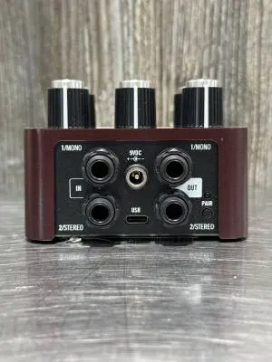 Universal Audio Ruby '63 Top Boost Amp Pedal 2